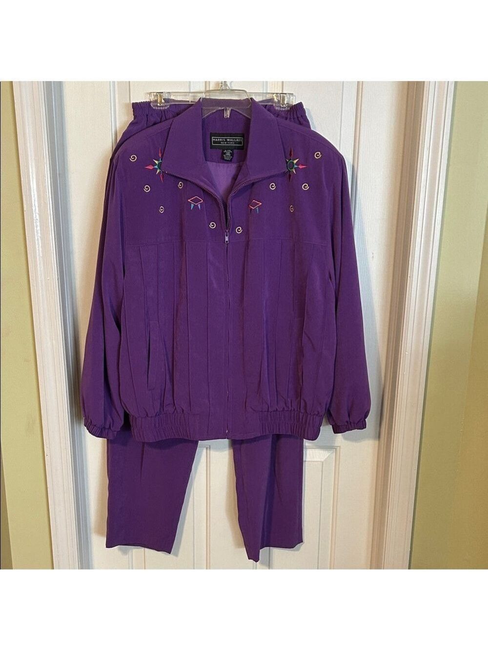 Harris Wallace Purple Embroidered pants Suit, vintage, size L. Good condition